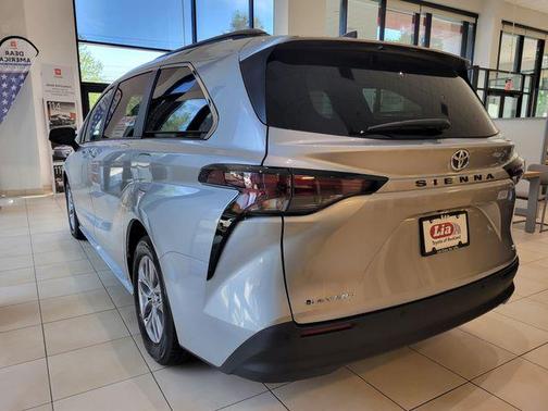 2025 Toyota Sienna XLE 7 Passenger