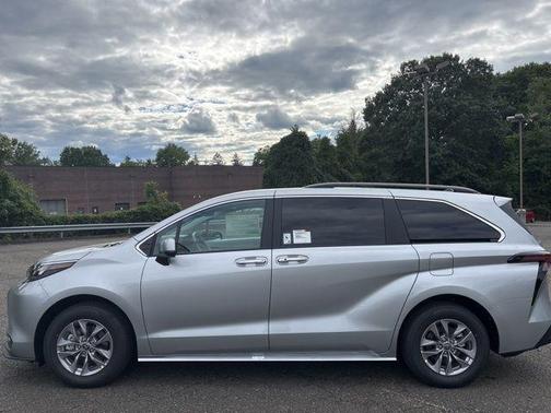 2025 Toyota Sienna XLE 7 Passenger