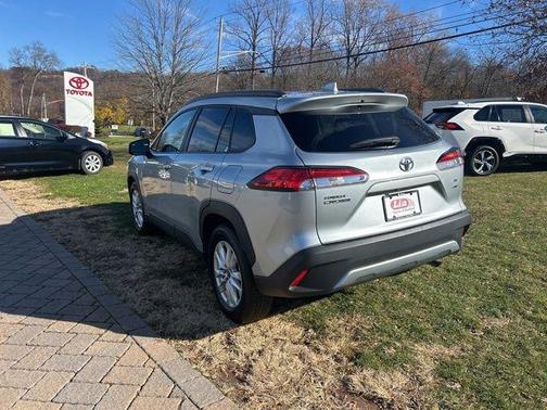 2024 Toyota Corolla Cross LE
