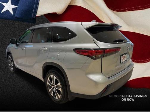 Celestial Silver Metallic 2022 Toyota Highlander XLE