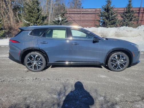 2025 Toyota Crown Signia XLE