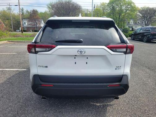 2025 Toyota RAV4 Hybrid XLE