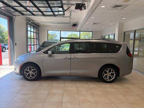 Billet Silver Metallic Clearcoat 2018 Chrysler Pacifica Limited