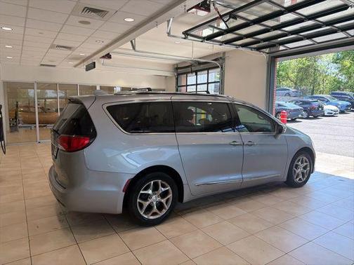 Billet Silver Metallic Clearcoat 2018 Chrysler Pacifica Limited