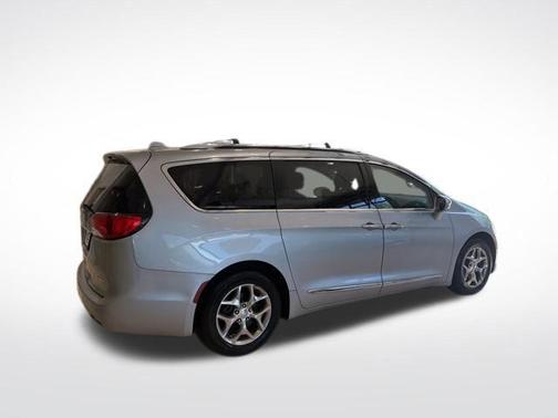 Billet Silver Metallic Clearcoat 2018 Chrysler Pacifica Limited
