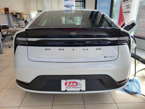2026 Toyota Prius Plug-In Hybrid SE