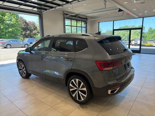 Gray 2022 Volkswagen Taos 1.5T SE