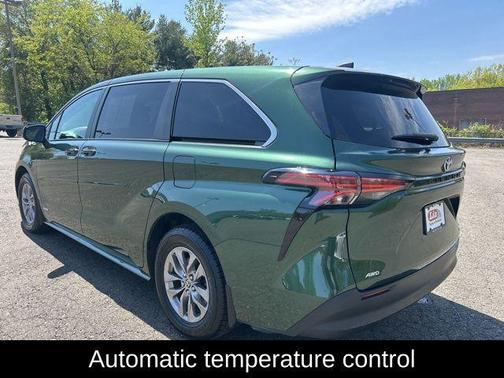 2021 Toyota Sienna LE