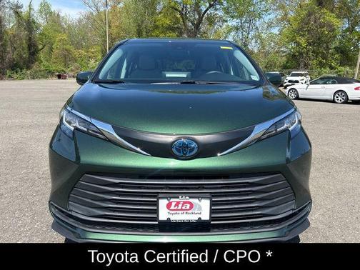 2021 Toyota Sienna LE