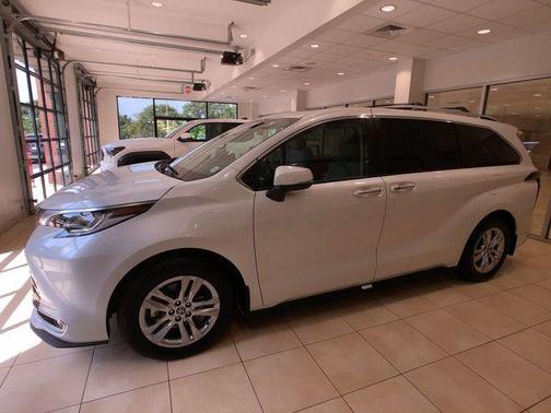 2024 Toyota Sienna Limited 7-Passenger