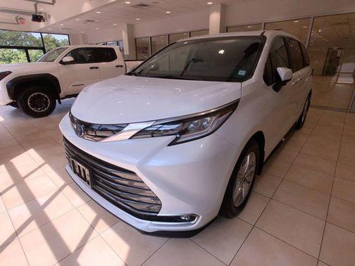 2024 Toyota Sienna Limited 7-Passenger