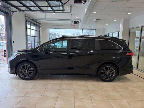 2022 Toyota Sienna XSE 7 Passenger