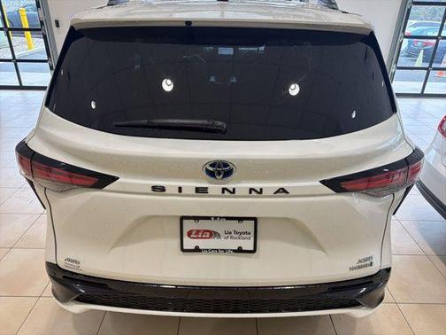 Super White 2021 Toyota Sienna XSE 7 Passenger