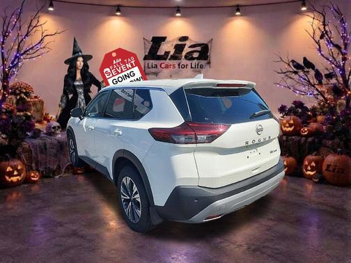 Pearl White Tricoat 2023 Nissan Rogue SV