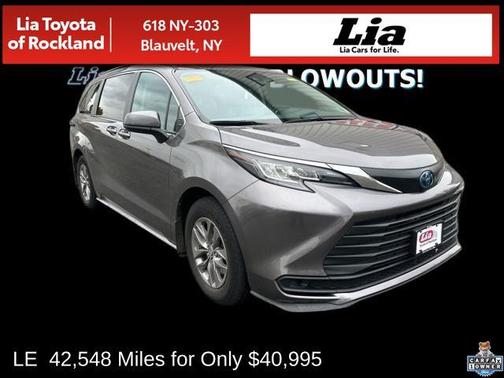 2023 Toyota Sienna LE