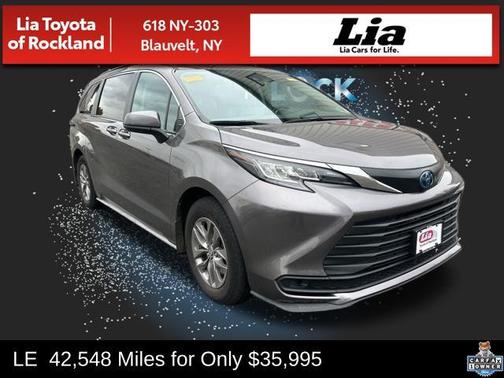 2023 Toyota Sienna LE