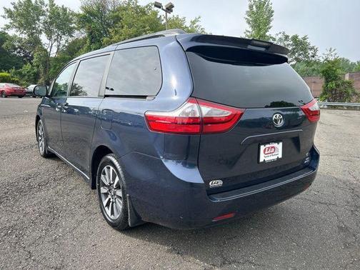 2019 Toyota Sienna LE