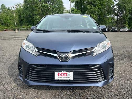 2019 Toyota Sienna LE