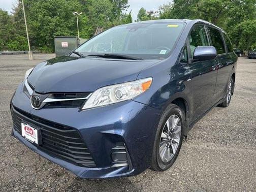 2019 Toyota Sienna LE