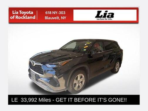 Midnight Black Metallic 2022 Toyota Highlander LE