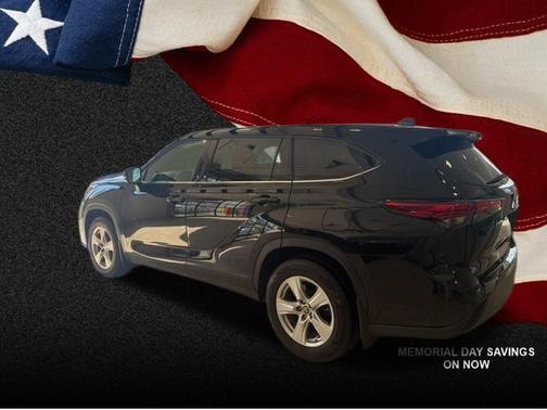 Midnight Black Metallic 2022 Toyota Highlander LE
