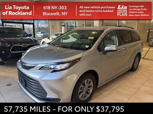 Celestial Silver Metallic 2023 Toyota Sienna LE