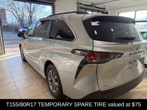 2023 Toyota Sienna LE