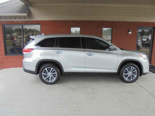 Celestial Silver Metallic 2019 Toyota Highlander XLE