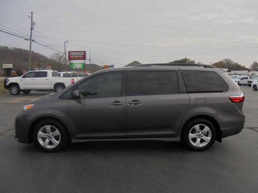 2020 Toyota Sienna LE