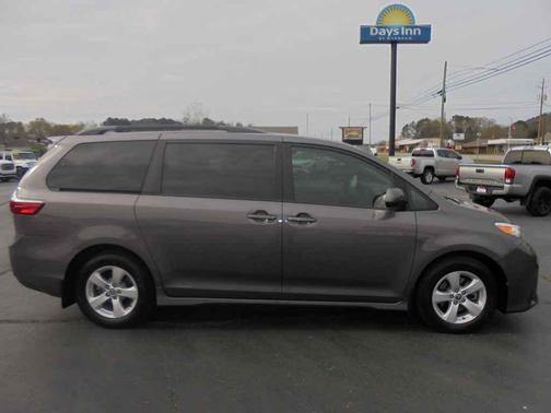 2020 Toyota Sienna LE