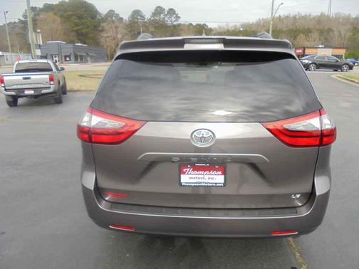 2020 Toyota Sienna LE