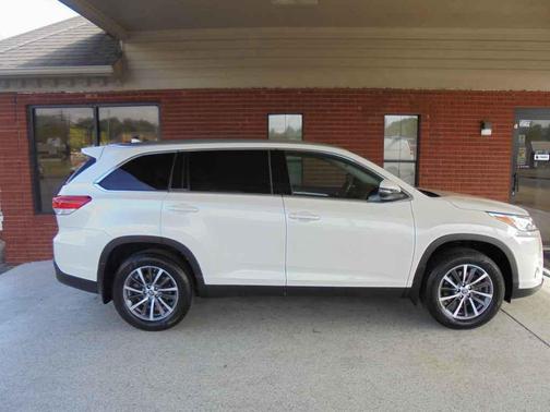 Blizzard Pearl 2019 Toyota Highlander XLE