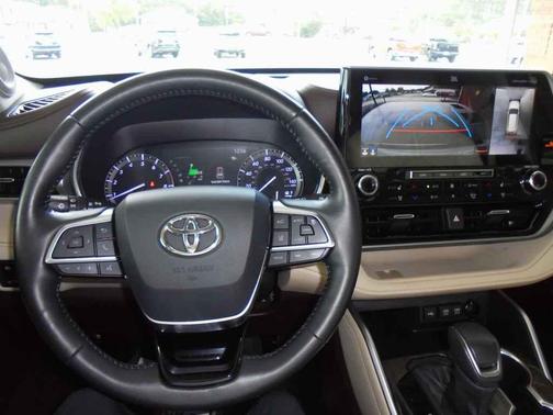 Blizzard Pearl 2021 Toyota Highlander Platinum