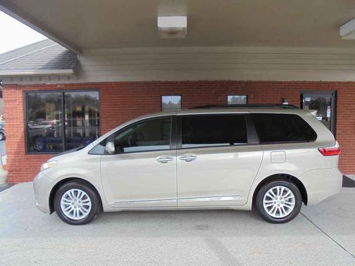 2017 Toyota Sienna XLE Premium