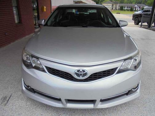 Classic Silver Metallic 2013 Toyota Camry SE