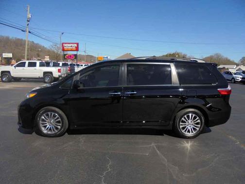 2020 Toyota Sienna XLE