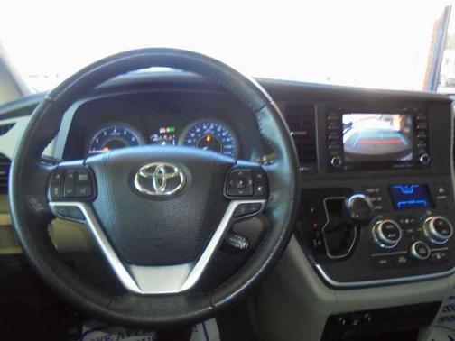 2020 Toyota Sienna XLE