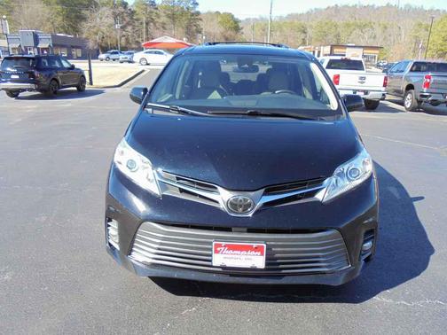 2020 Toyota Sienna XLE