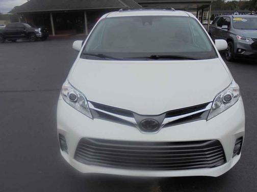 2020 Toyota Sienna XLE Premium