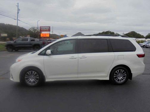 2020 Toyota Sienna XLE Premium