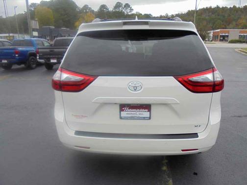 2020 Toyota Sienna XLE Premium