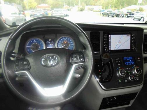 2020 Toyota Sienna XLE Premium