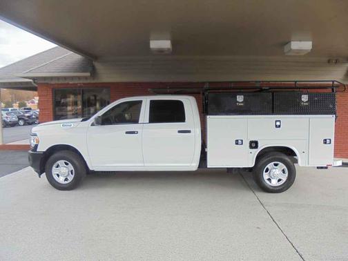 2021 RAM 2500 Tradesman Crew Cab 4x2 8' Box