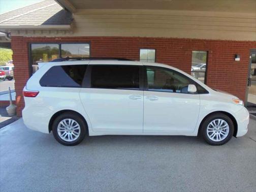 2017 Toyota Sienna XLE Premium