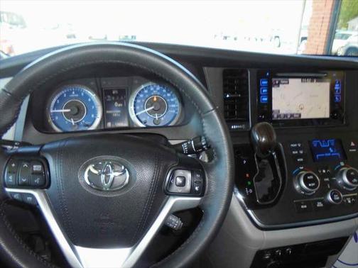 2017 Toyota Sienna XLE Premium