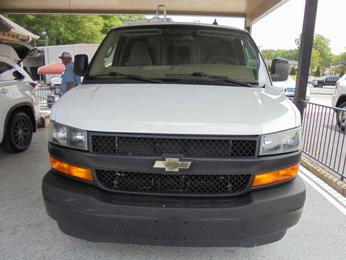 Summit White 2018 Chevrolet Express 2500 LT