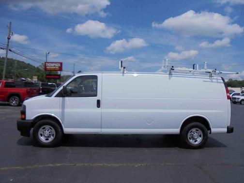 Summit White 2018 Chevrolet Express 2500 LT