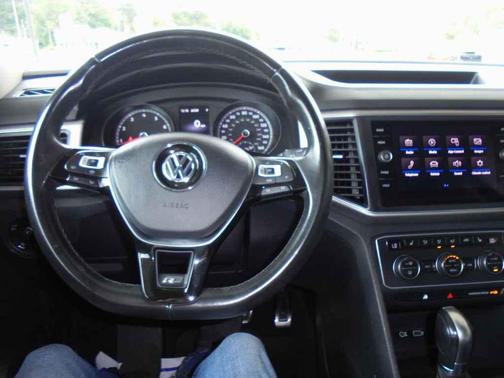 Deep Black Pearl 2019 Volkswagen Atlas 3.6L SE w/Technology