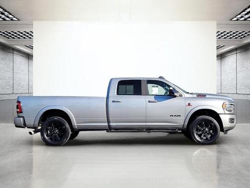 Billet Silver Metallic Clearcoat 2022 RAM 3500 LARAMIE