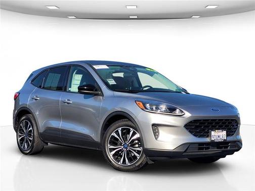 ICONIC SILVER 2022 Ford Escape SE